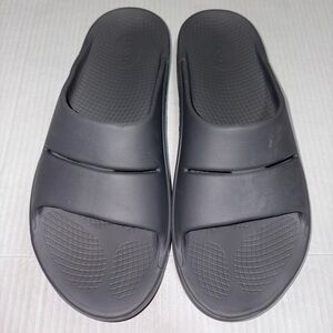 Grey OOFOS Sandals - Men’s Size 12/ Women’s Size 14